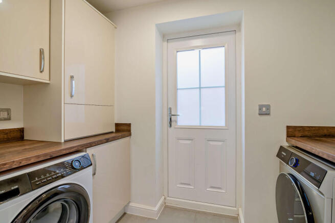 4 bed Detached for sale Image 5