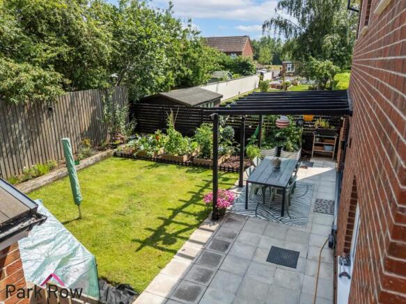 5 bed Detached for sale Image 4