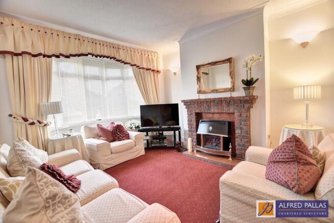 Marina Avenue, Fulwell photo 4