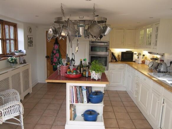 KITCHEN/BREAKFAST