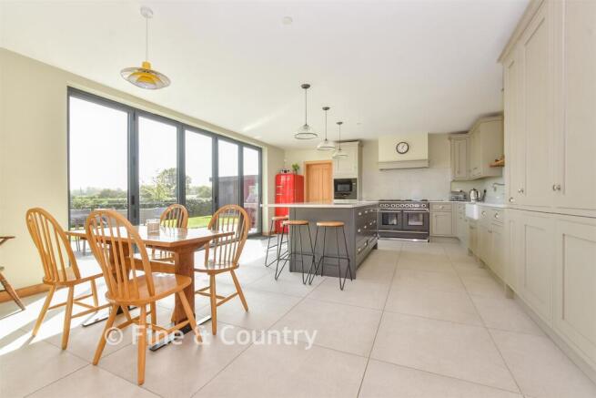 Kitchen/ Breakfast Room