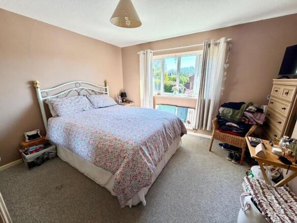 4 bed Detached for sale Image 11
