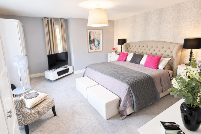 PRINCIPAL BEDROOM