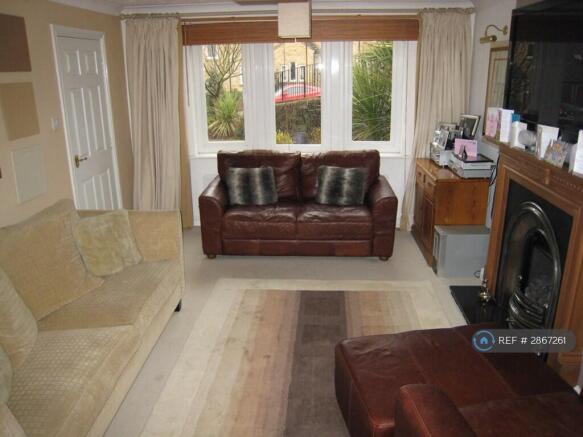 4 bed Semi-Detached to rent Image 6