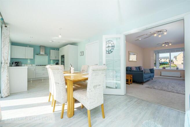 4 bed Detached for sale Image 11