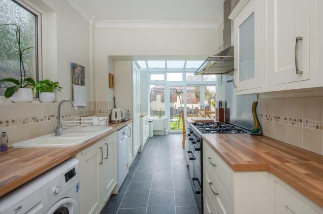 Kitchen pic 2.jpg