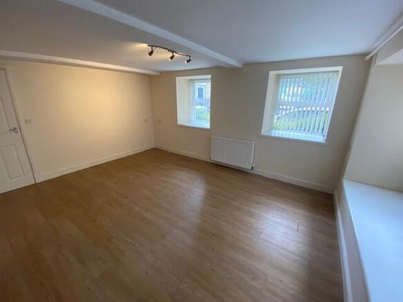 2 bed Flat to rent Image 6