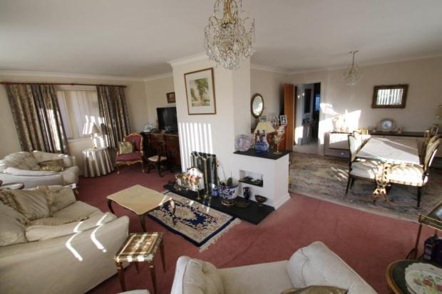 LIVING ROOM.D.ROOM