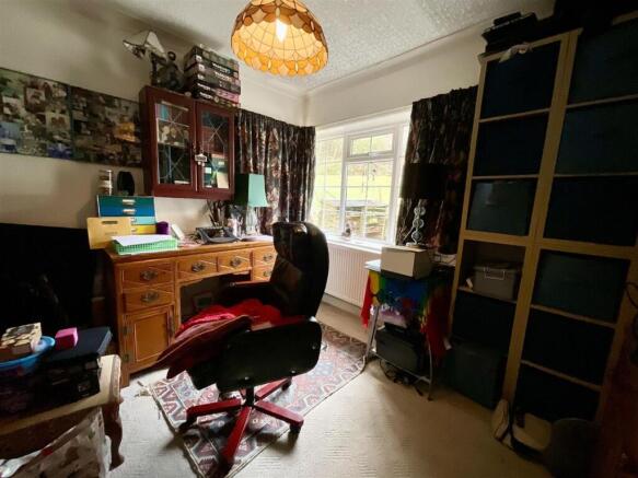 4 bed House for sale Image 12