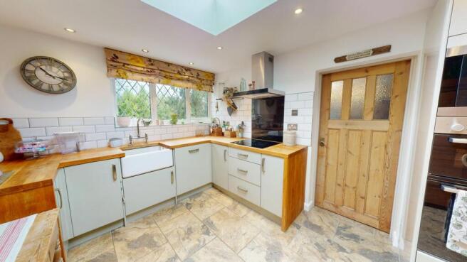 4 bed Detached Bungalow for sale Image 10