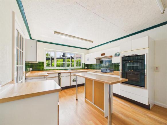 3 bed Detached Bungalow for sale Image 4