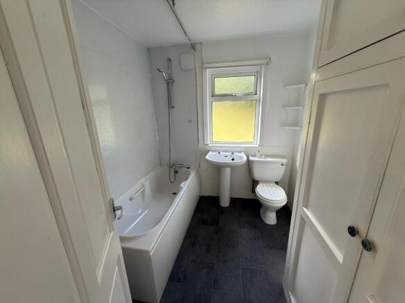 3 bed Semi-Detached to rent Image 5
