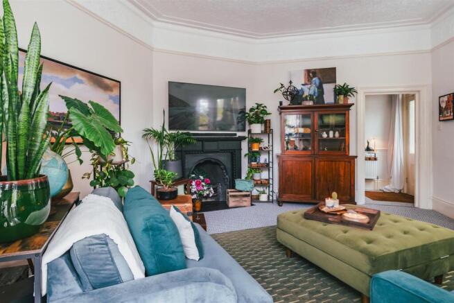 5 bed Semi-Detached for sale Image 8