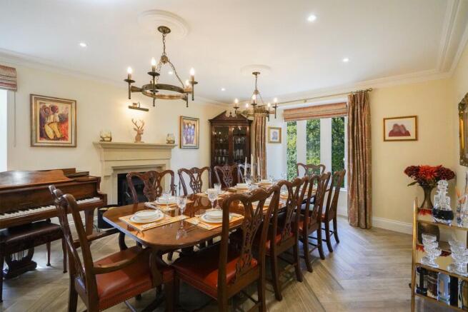 4 bed Detached for sale Image 8