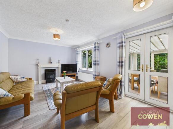 3 bed Detached Bungalow for sale Image 4