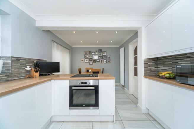 Kitchen / Dining Roo