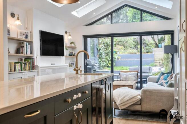 Kitchen/ Dining