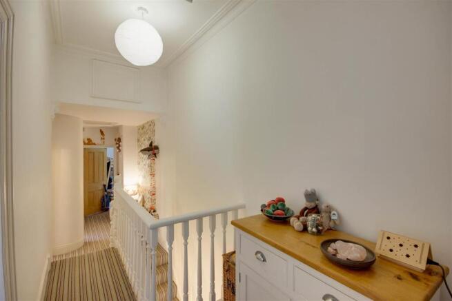 3 bed Terraced for sale Image 9
