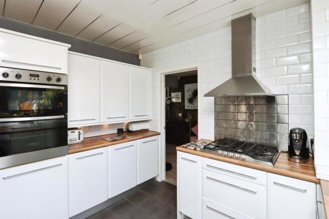 3 bed Semi-Detached for sale Image 8