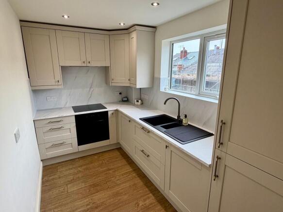 KITCHEN AND DINER/LOUNGE