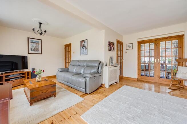 Living room 2 .jpg