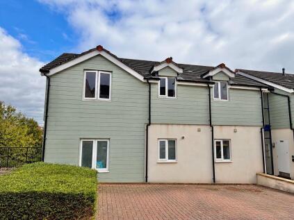 Grantley Gardens, Mannamead, Plymouth. Beautiful apartment with open plan living space, plus en-suite and parking!!