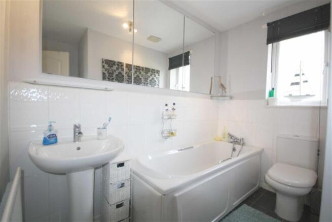 BATHROOM/WC