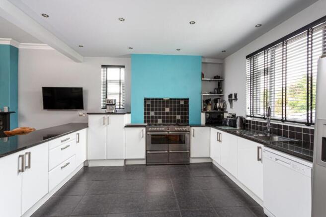 3 bed Detached for sale Image 4