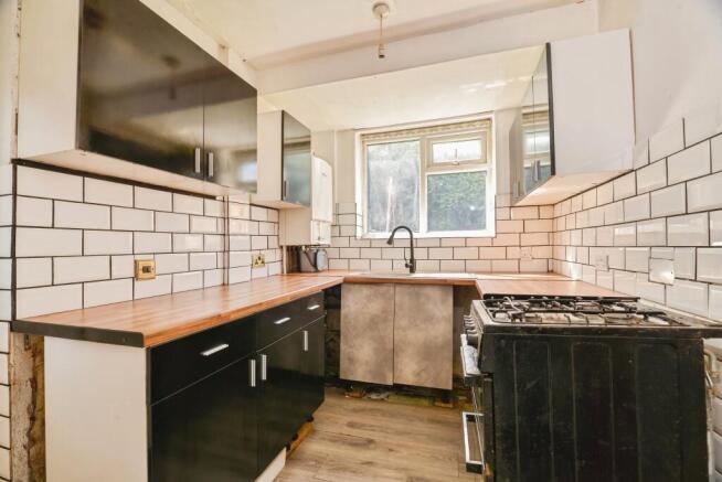 3 bed Semi-Detached for sale Image 8
