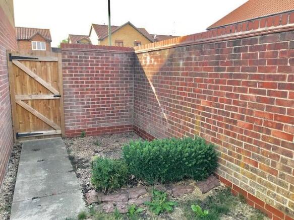 Side of garden and side access