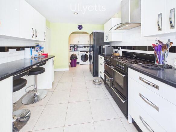 4 bed Detached for sale Image 7