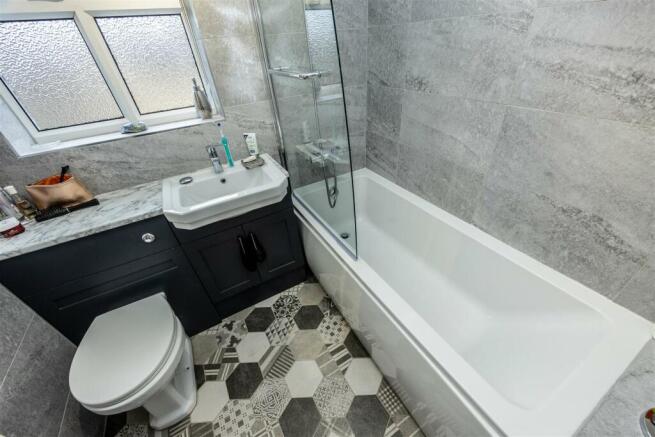 FAMILY BATHROOM