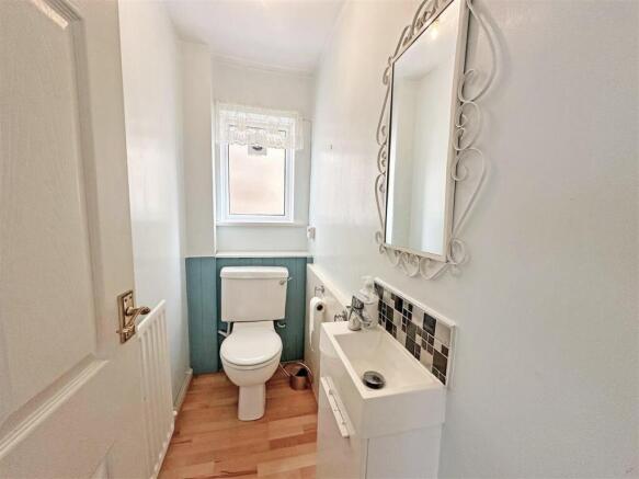 4 bed Detached for sale Image 11