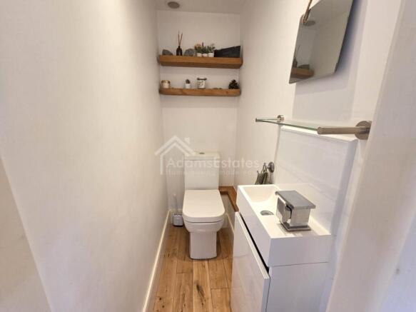 5 bed Detached for sale Image 9