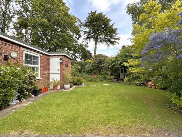Lovely Private Garden 114