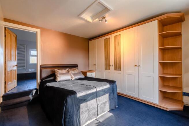 8414492-interior11.jpg