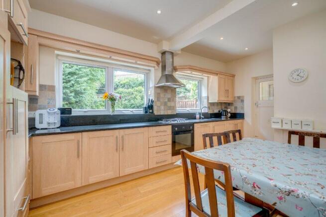 5 bed Detached for sale Image 5