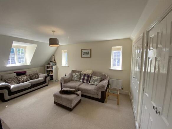 BEDROOM 2