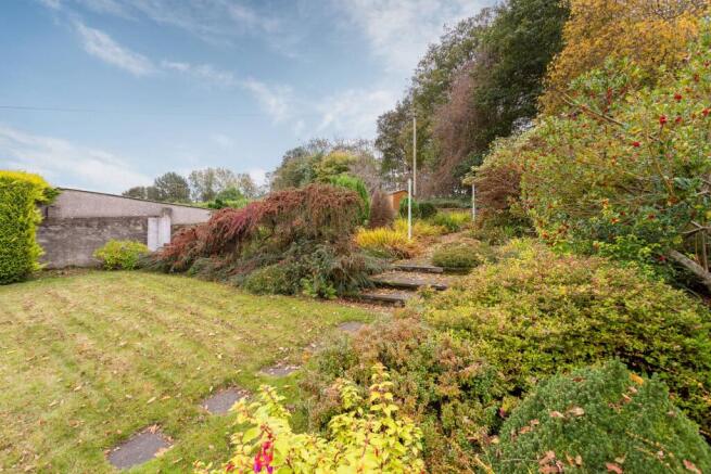 4 Balwearie Gardens, Kirkcaldy, KY2 5LU photo 4