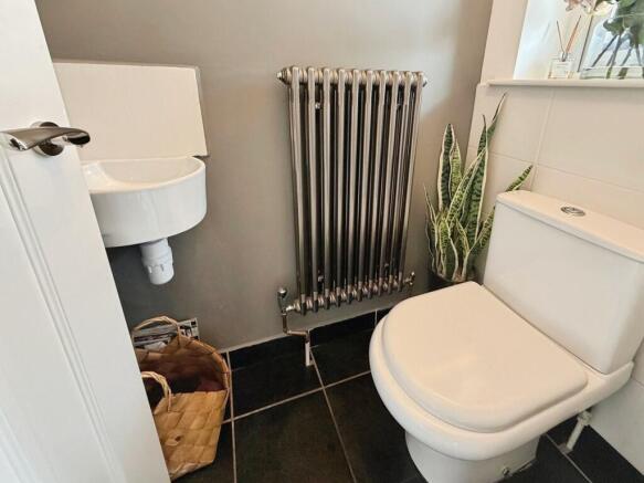 4 bed Detached for sale Image 11