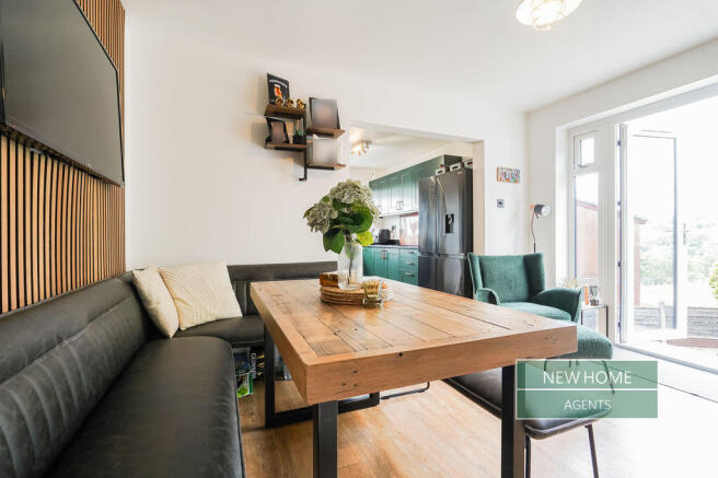 4 bed Semi-Detached for sale Image 4
