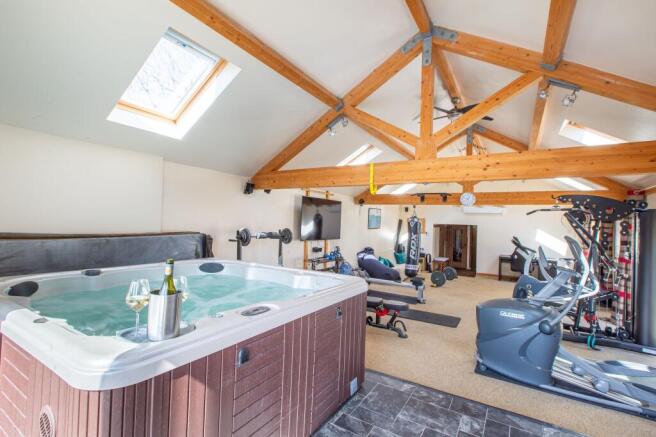 7 bed Detached for sale Image 9