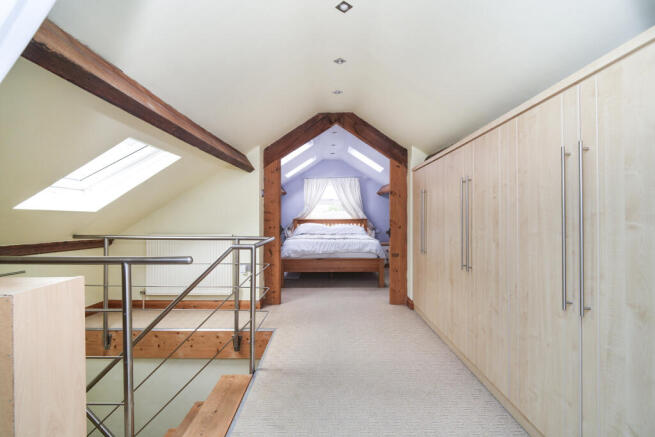 4 bed Semi-Detached for sale Image 11
