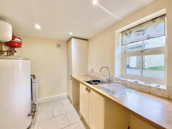 4 bed Detached for sale Image 10