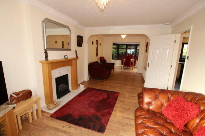 Lounge Through Di...