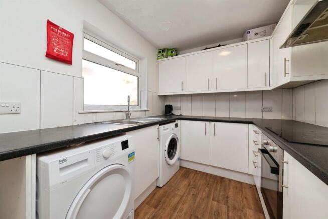 3 bed Terraced for sale Image 6