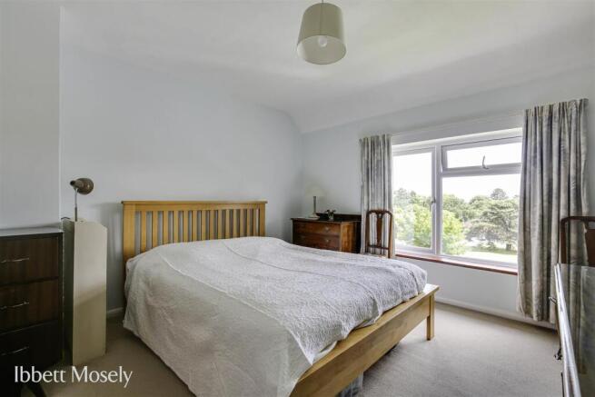 14 Bedroom.jpg