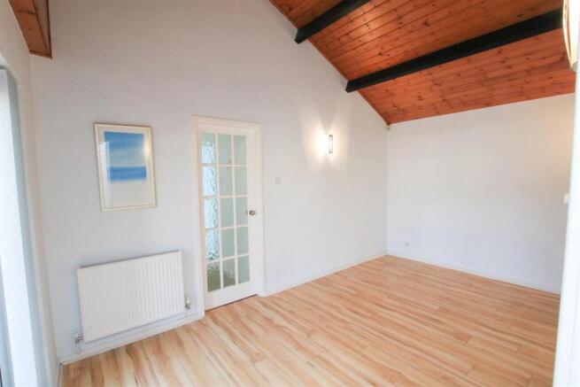 3 bed Detached Bungalow to rent Image 5