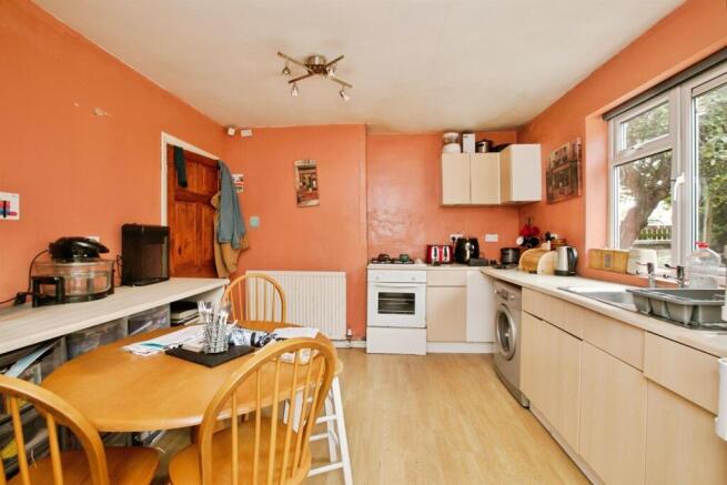 3 bed Semi-Detached for sale Image 6