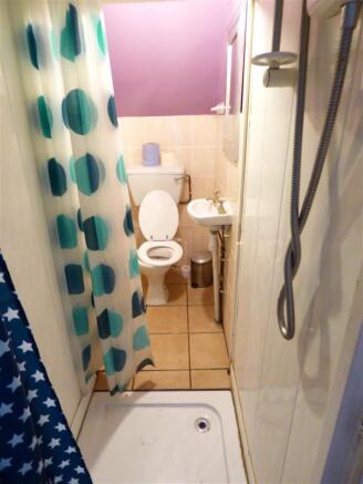 GROUNDFLOOR SHOWER ROOM